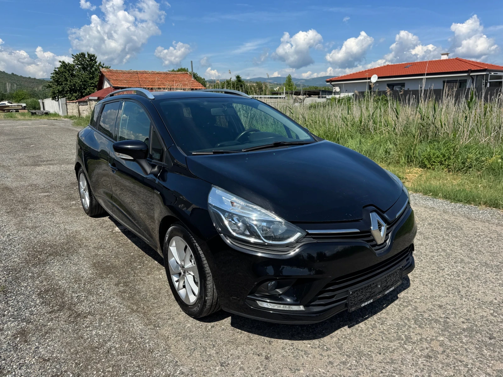 Renault Clio 1.2i * LIMITED* NAVI* SERVICE* , снимка 3 - Автомобили и джипове - 54760181