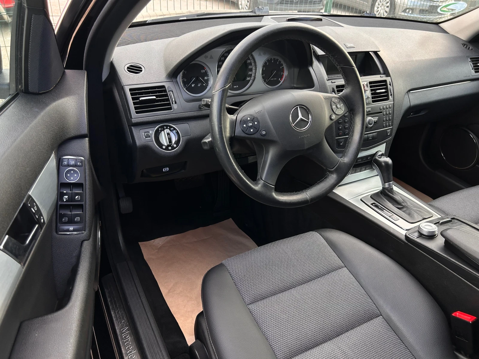 Mercedes-Benz C 180, снимка 9 - Автомобили и джипове - 54933069