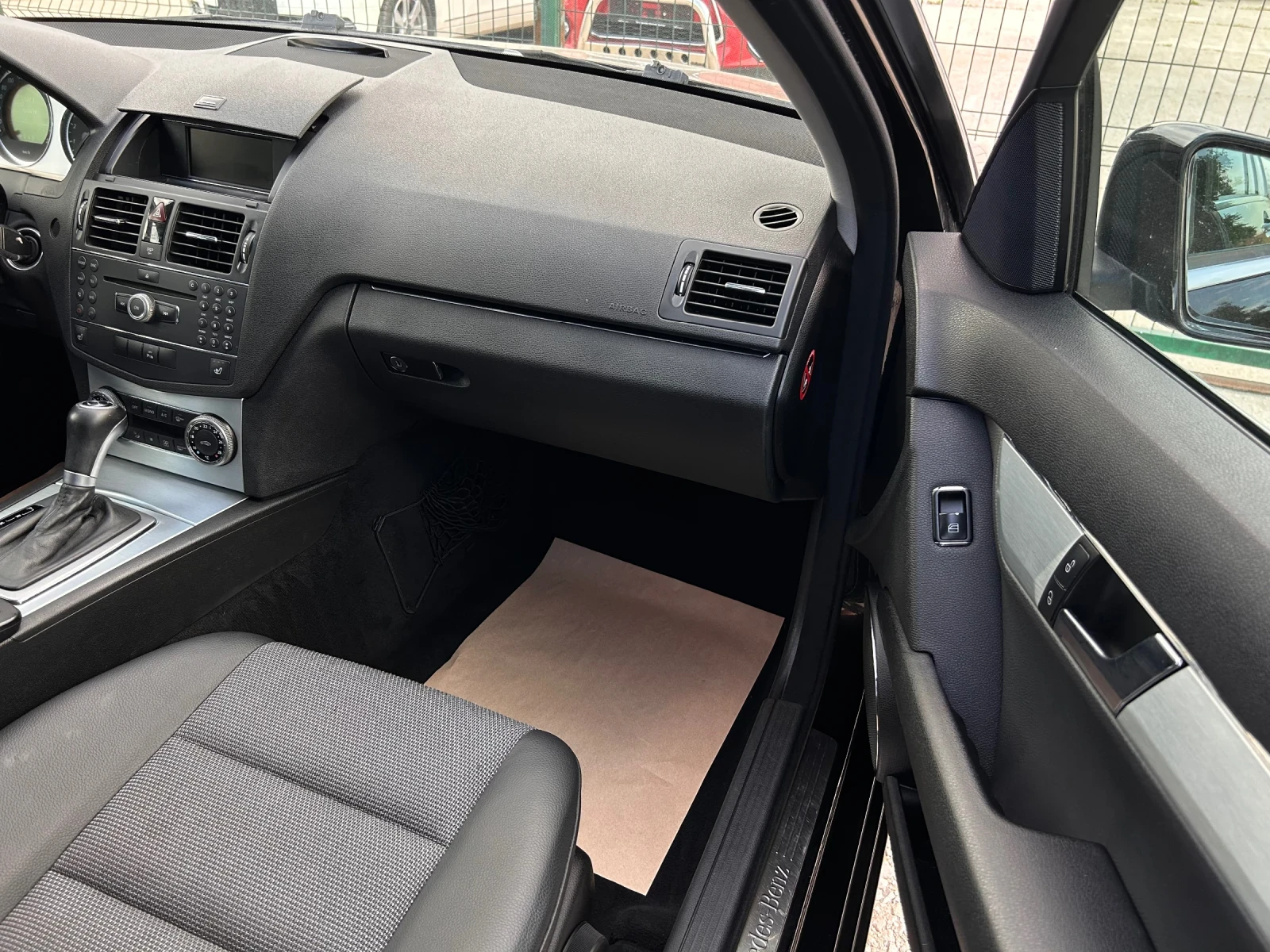 Mercedes-Benz C 180, снимка 11 - Автомобили и джипове - 54933069
