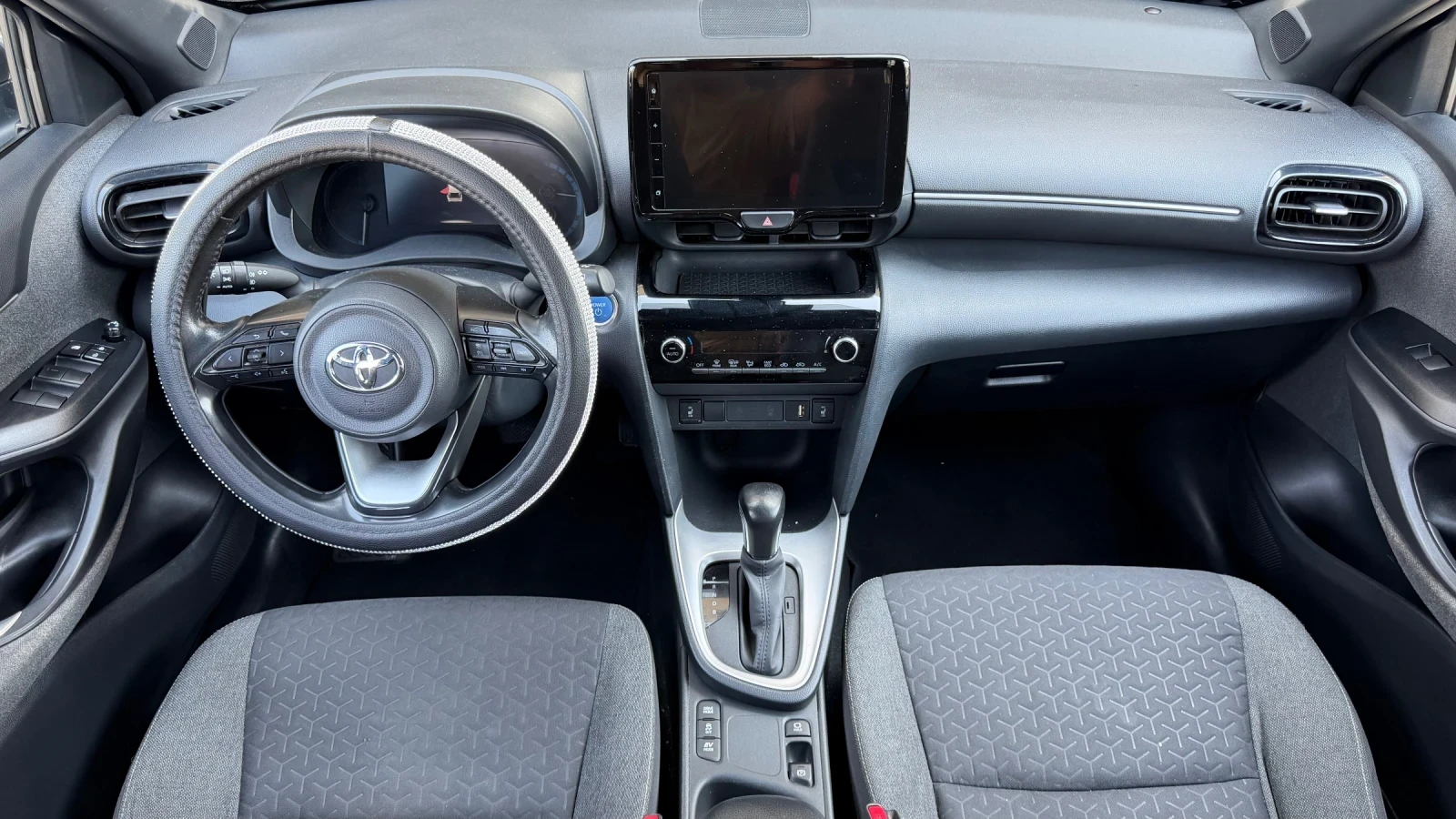 Toyota Yaris Cross Car play, подгрев, дистроник, снимка 8 - Автомобили и джипове - 55781178
