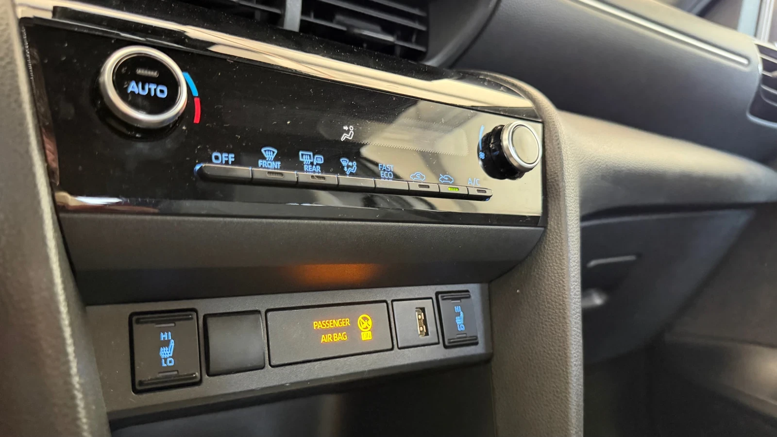 Toyota Yaris Cross Car play, подгрев, дистроник, снимка 14 - Автомобили и джипове - 55781178