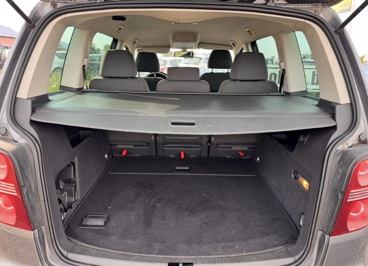 VW Touran 2.0TDI, снимка 12 - Автомобили и джипове - 55790928