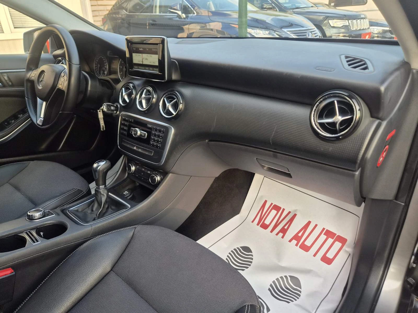 Mercedes-Benz A 180 БЕНЗИН, снимка 11 - Автомобили и джипове - 55802321