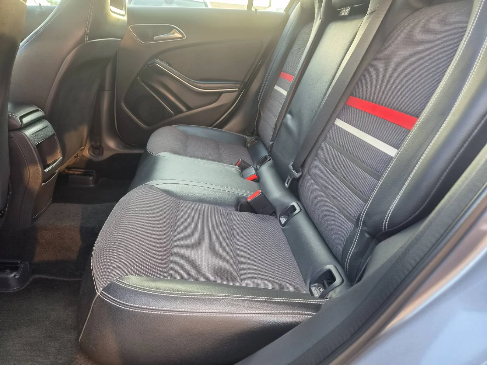 Mercedes-Benz A 180 БЕНЗИН, снимка 14 - Автомобили и джипове - 55802321