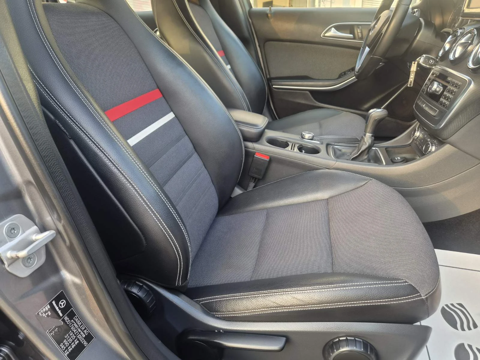 Mercedes-Benz A 180 БЕНЗИН, снимка 12 - Автомобили и джипове - 55802321