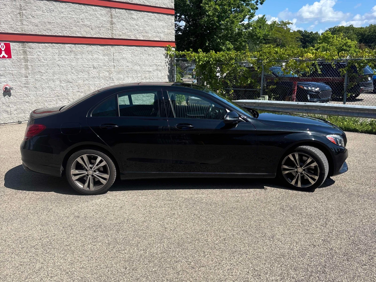 Mercedes-Benz C 300 * CARFAX * БЕЗ ПЪРВОНАЧАЛНА ВНОСКА, снимка 14 - Автомобили и джипове - 55932747