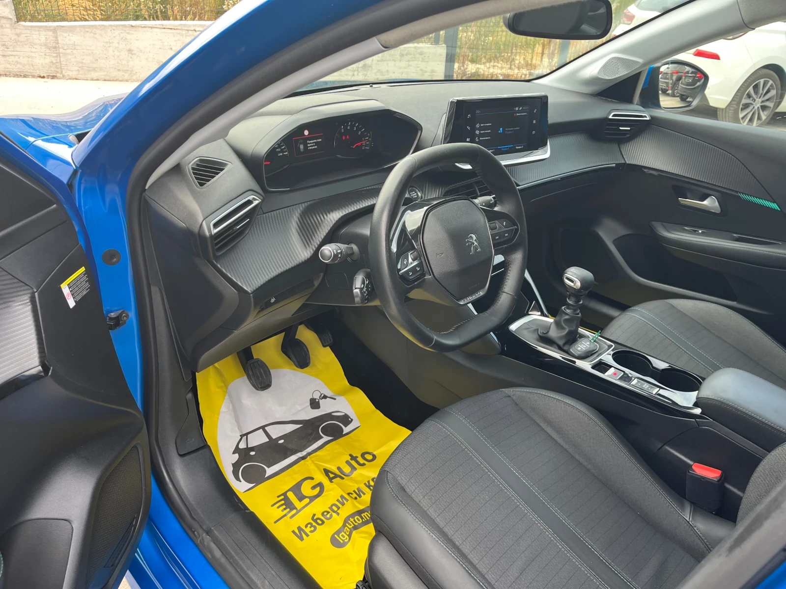 Peugeot 208 1.5hdi, снимка 13 - Автомобили и джипове - 56224454