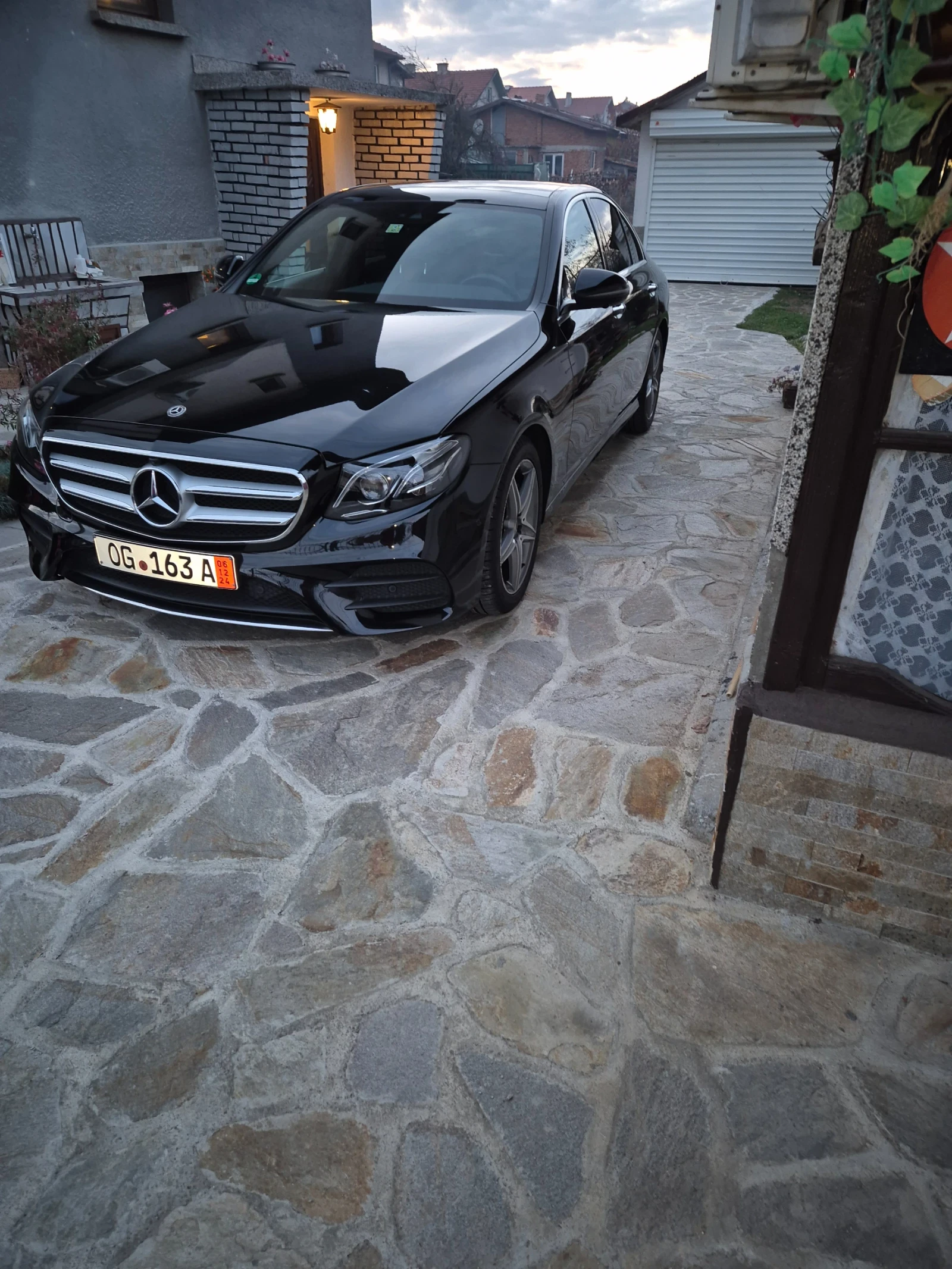 Mercedes-Benz E 220 2.2, снимка 4 - Автомобили и джипове - 56333152