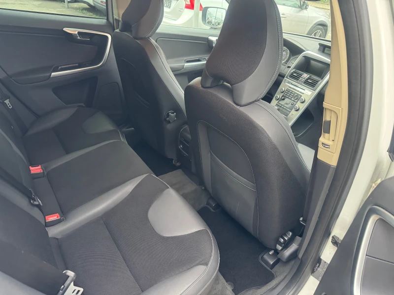 Volvo XC60 2, 4D D5 204k.c, снимка 13 - Автомобили и джипове - 52709718