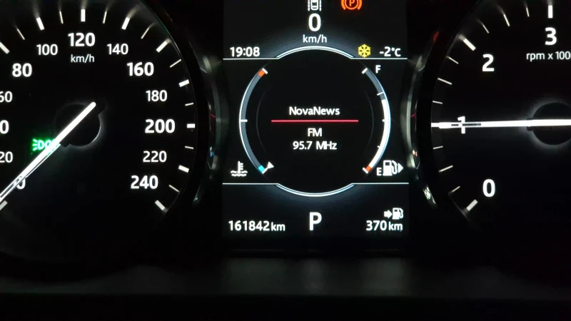 Land Rover Discovery Sport, снимка 12 - Автомобили и джипове - 52950265