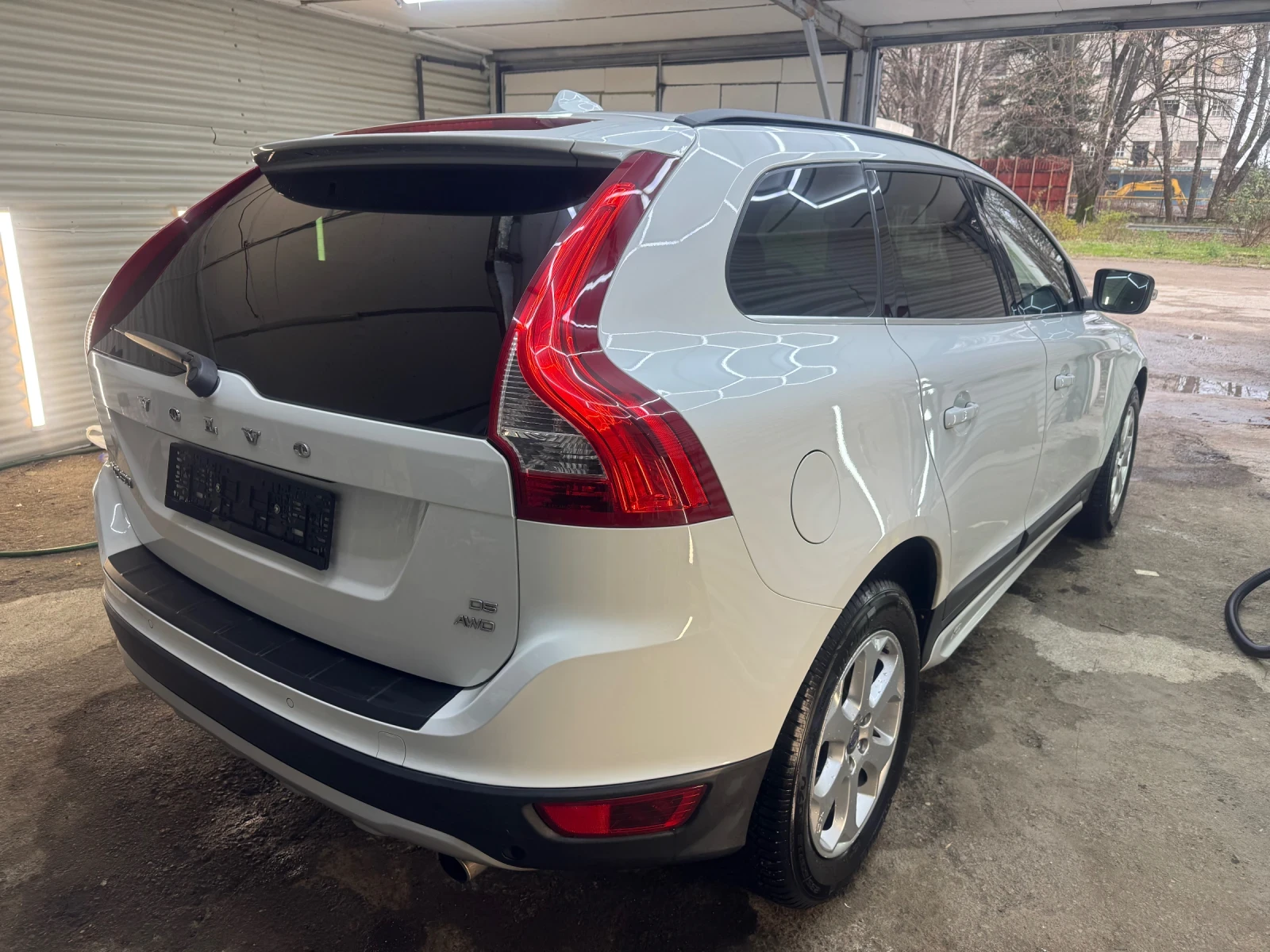 Volvo XC60 2, 4D D5 204k.c - изображение 9