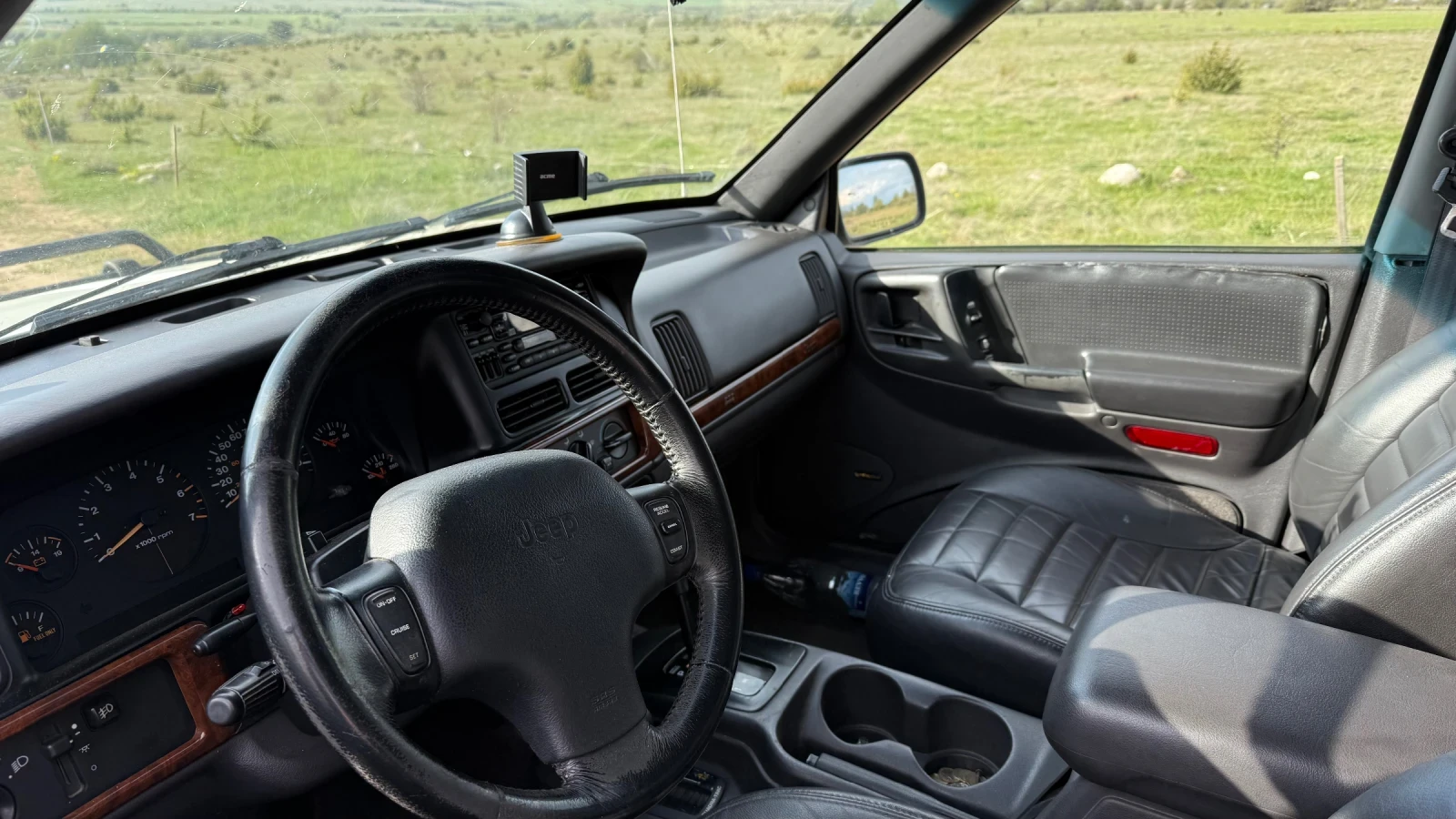 Jeep Cherokee, снимка 2 - Автомобили и джипове - 54345841