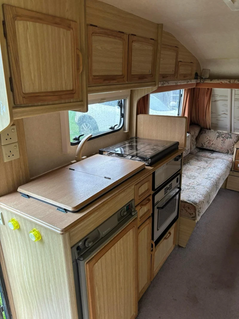 Каравана Eldis Elddis vogue 415, снимка 9 - Каравани и кемпери - 47668308