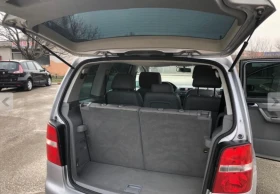 Обява за продажба на VW Touran 2.0TDI R-LINE DSG 7 МЕСТА КОЖЕН САЛОН  ~6 930 лв. - изображение 11 | Auto.bg Обява за продажба на VW Touran 2.0TDI R-LINE DSG 7 МЕСТА КОЖЕН САЛОН  ~6 930 лв. - изображение 11
