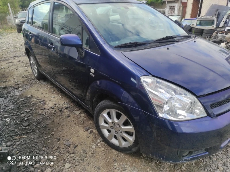 Toyota Corolla verso 2.0 D4D, снимка 4 - Автомобили и джипове - 47576538