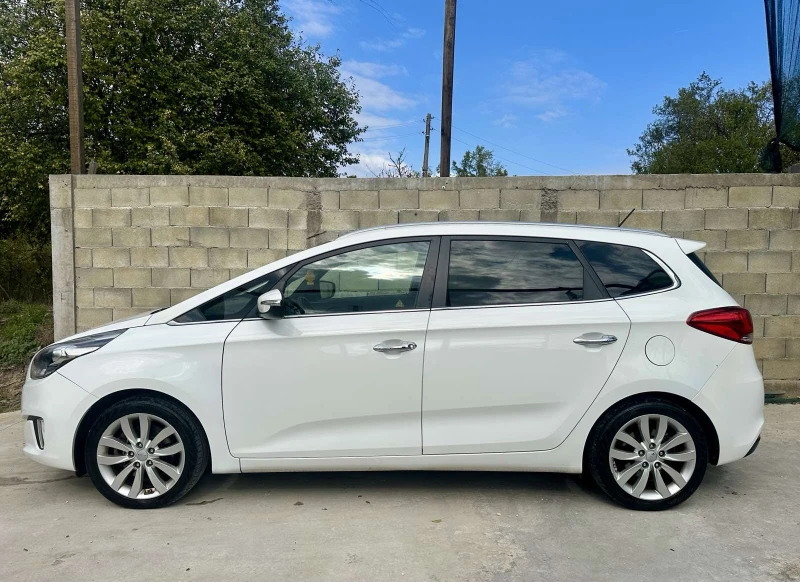 Kia Carens 1.7 CRDi, 7-места, Keyless, Задна Камера 6-скорост, снимка 2 - Автомобили и джипове - 52042388
