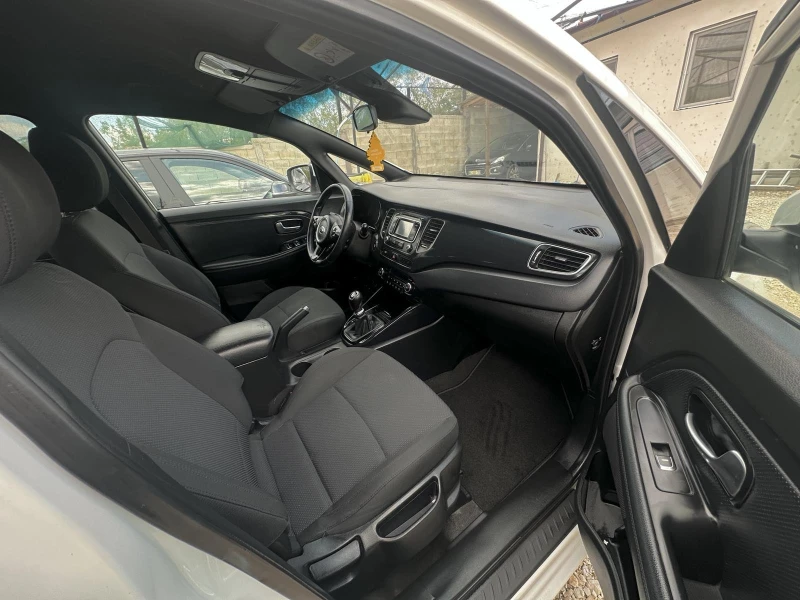 Kia Carens 1.7 CRDi, 7-места, Keyless, Задна Камера 6-скорост, снимка 11 - Автомобили и джипове - 52042388