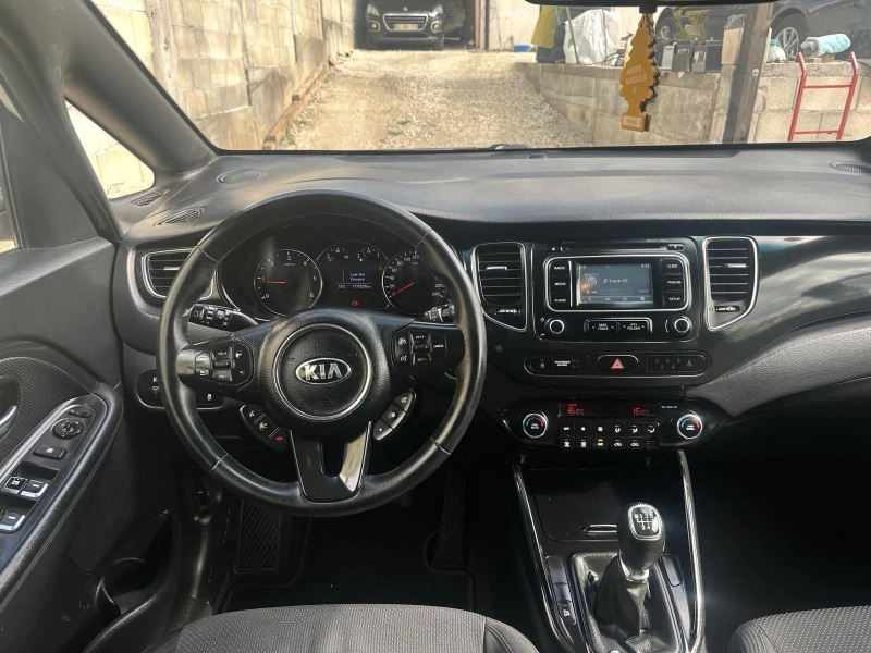 Kia Carens 1.7 CRDi, 7-места, Keyless, Задна Камера 6-скорост, снимка 13 - Автомобили и джипове - 52042388
