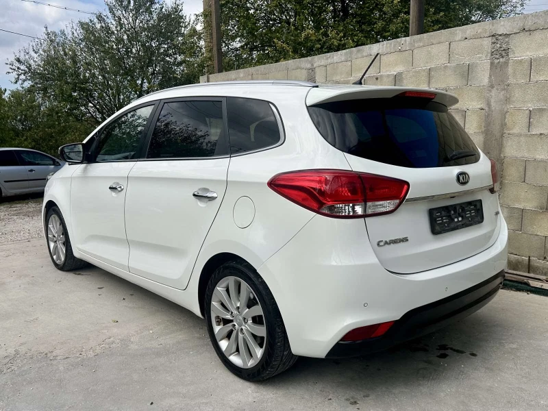 Kia Carens 1.7 CRDi, 7-места, Keyless, Задна Камера 6-скорост, снимка 3 - Автомобили и джипове - 52042388