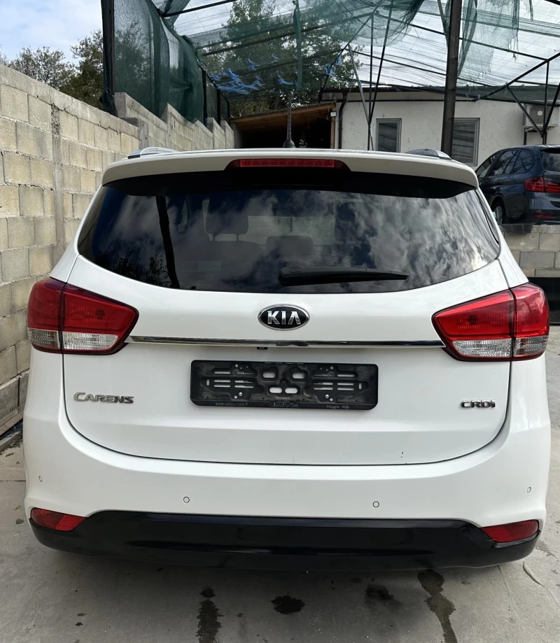 Kia Carens 1.7 CRDi, 7-места, Keyless, Задна Камера 6-скорост, снимка 4 - Автомобили и джипове - 52042388
