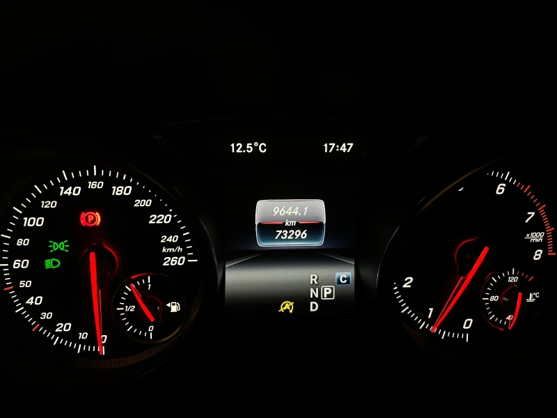 Mercedes-Benz GLA 180, снимка 17 - Автомобили и джипове - 52515275