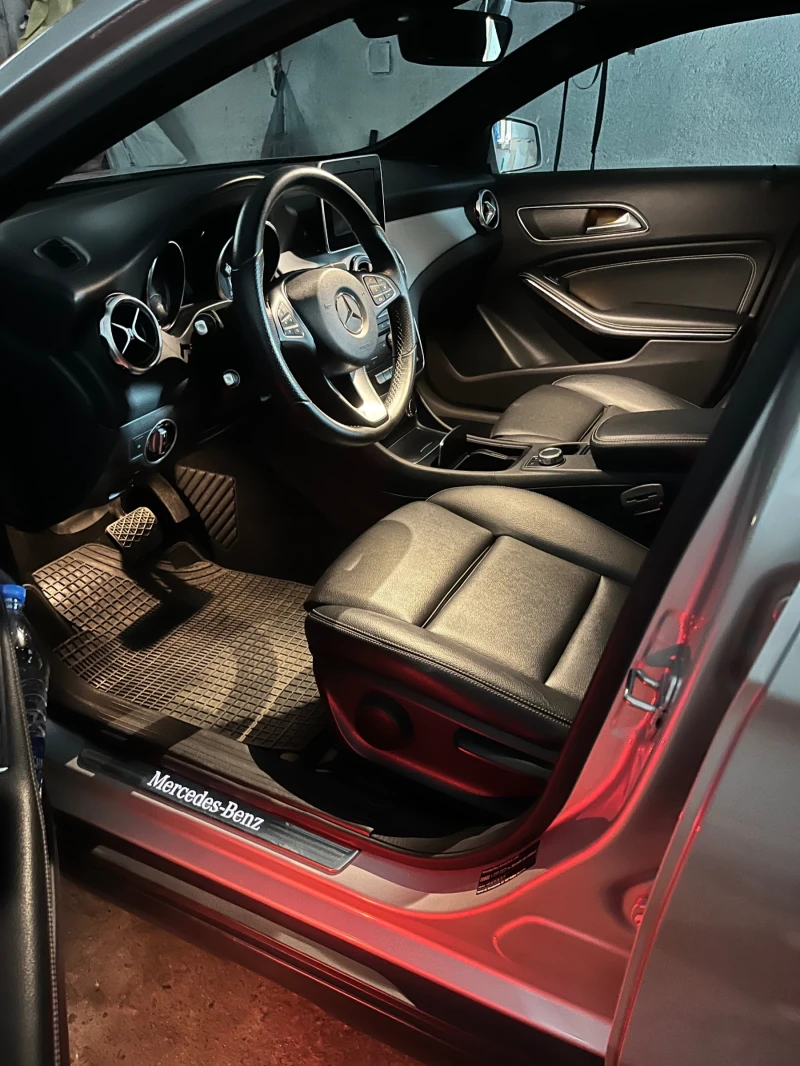 Mercedes-Benz GLA 180, снимка 16 - Автомобили и джипове - 52515275