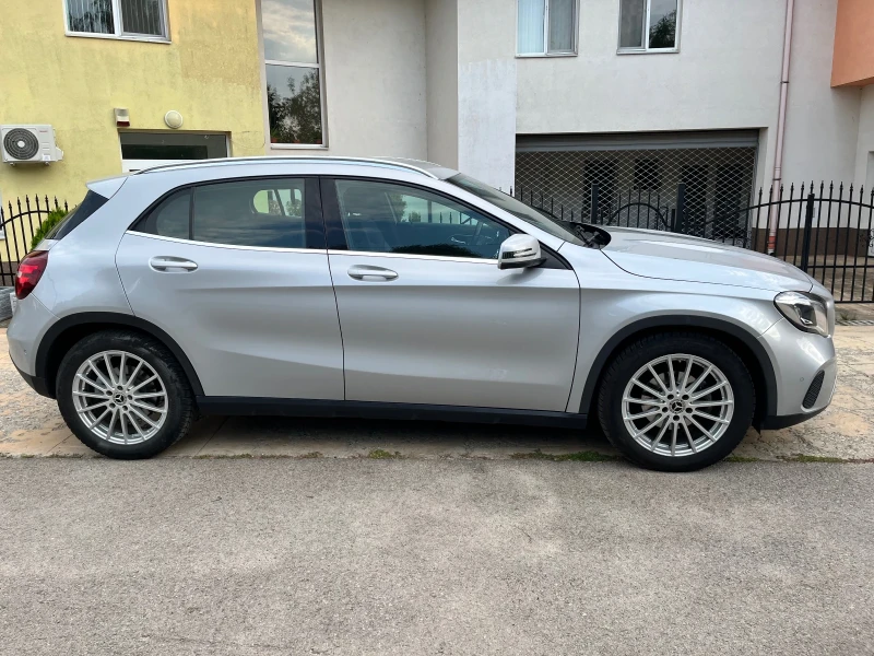 Mercedes-Benz GLA 180, снимка 7 - Автомобили и джипове - 52515275