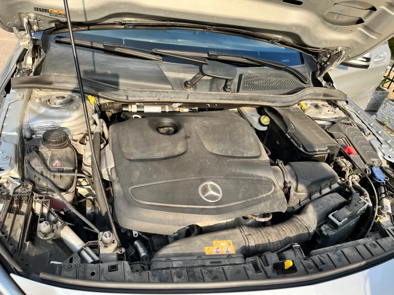 Mercedes-Benz GLA 180, снимка 9 - Автомобили и джипове - 52515275