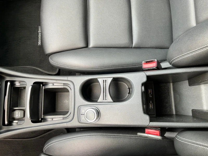 Mercedes-Benz GLA 180, снимка 15 - Автомобили и джипове - 52515275