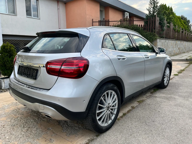 Mercedes-Benz GLA 180, снимка 3 - Автомобили и джипове - 52515275