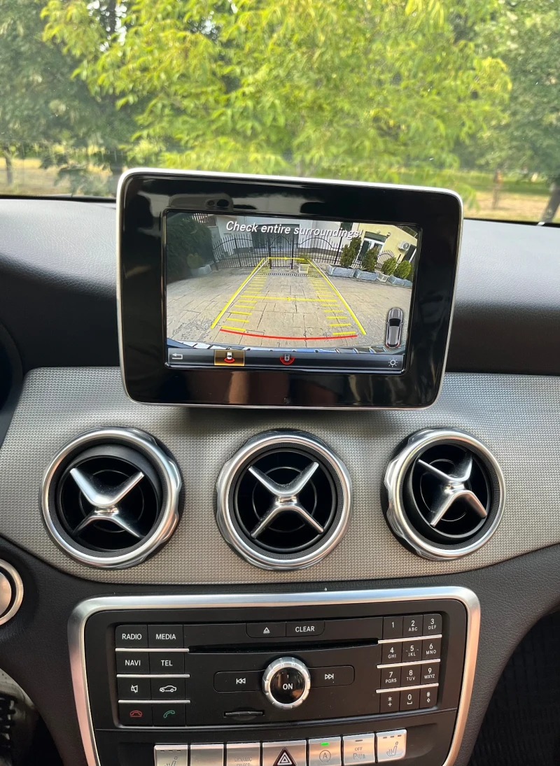 Mercedes-Benz GLA 180, снимка 12 - Автомобили и джипове - 52515275