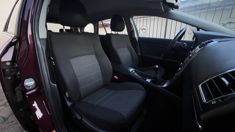 Toyota Avensis 2.2 D-4D , снимка 10 - Автомобили и джипове - 52852133