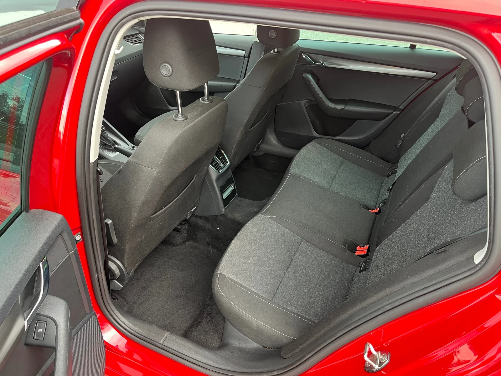 Skoda Octavia 2.0TDi DSG - изображение 10