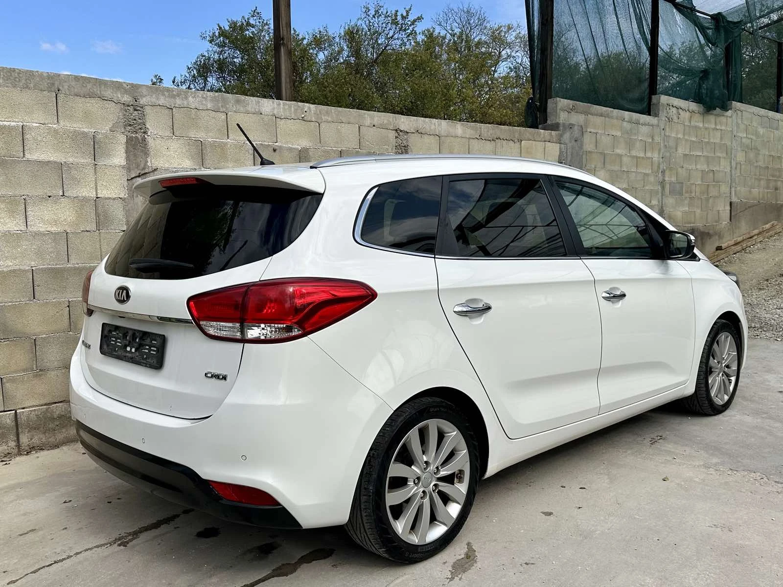 Kia Carens 1.7 CRDi, 7-места, Keyless, Задна Камера 6-скорост - изображение 6