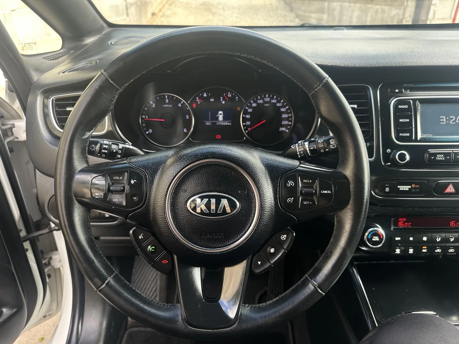 Kia Carens 1.7 CRDi, 7-места, Keyless, Задна Камера 6-скорост | Mobile.bg — изображение 14