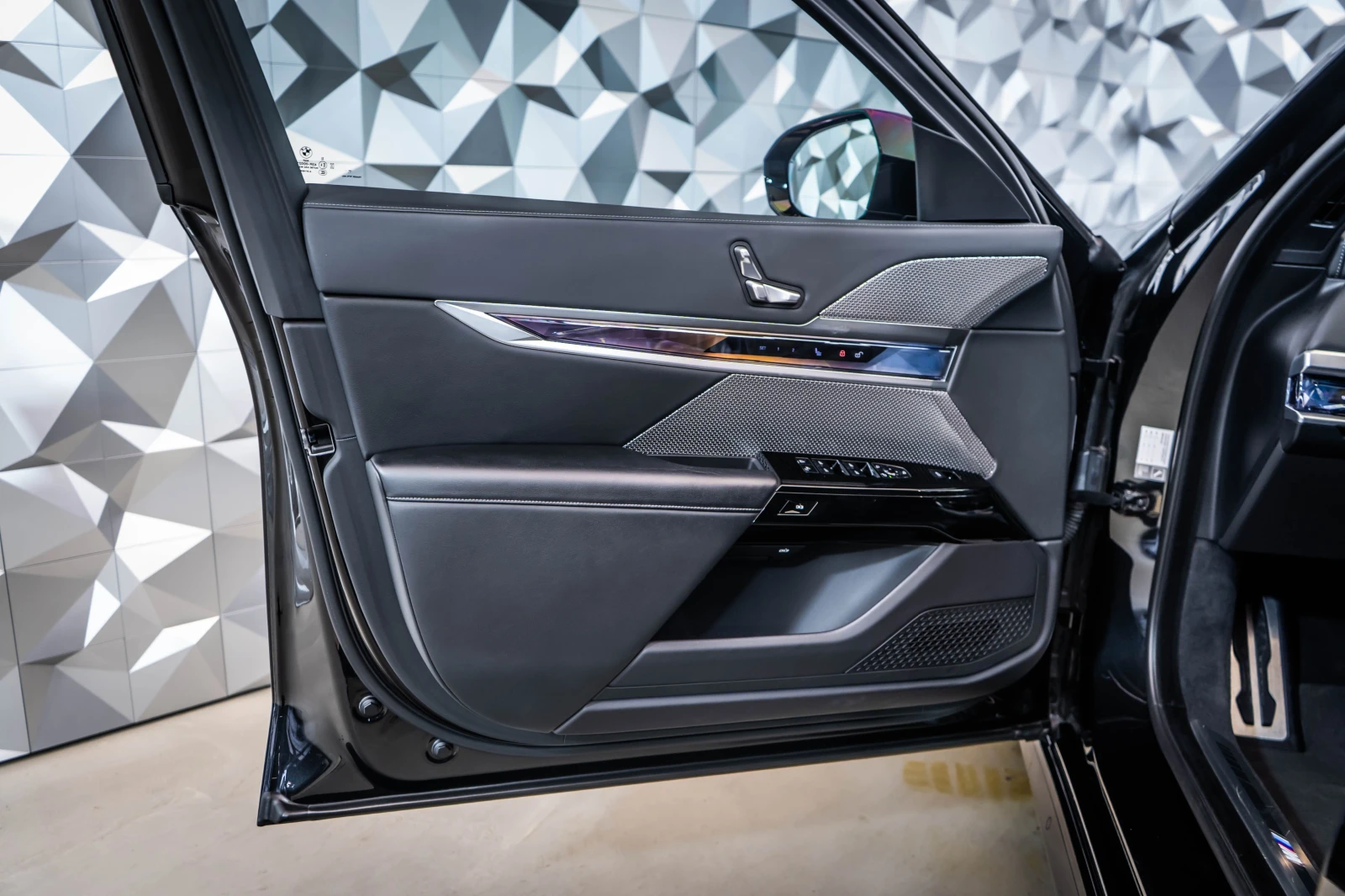 BMW 740 d xDrive M B&W*  | Mobile.bg   7