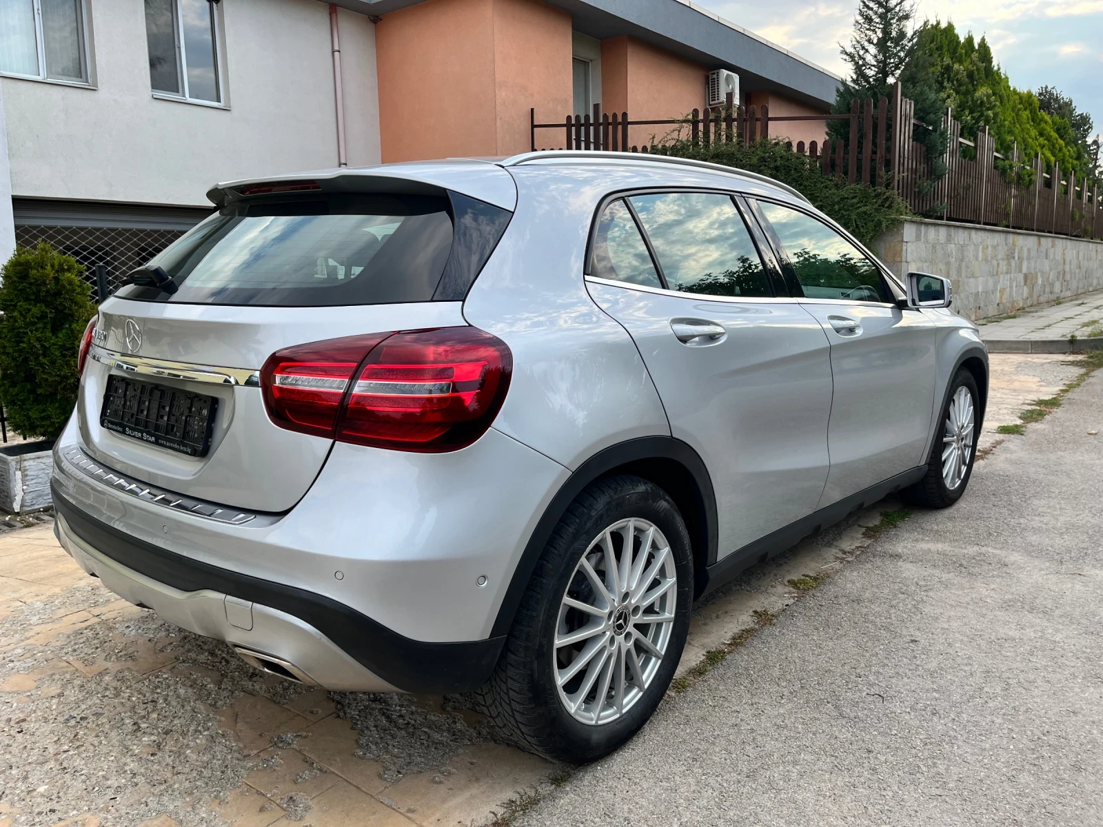 Mercedes-Benz GLA 180 | Mobile.bg   3