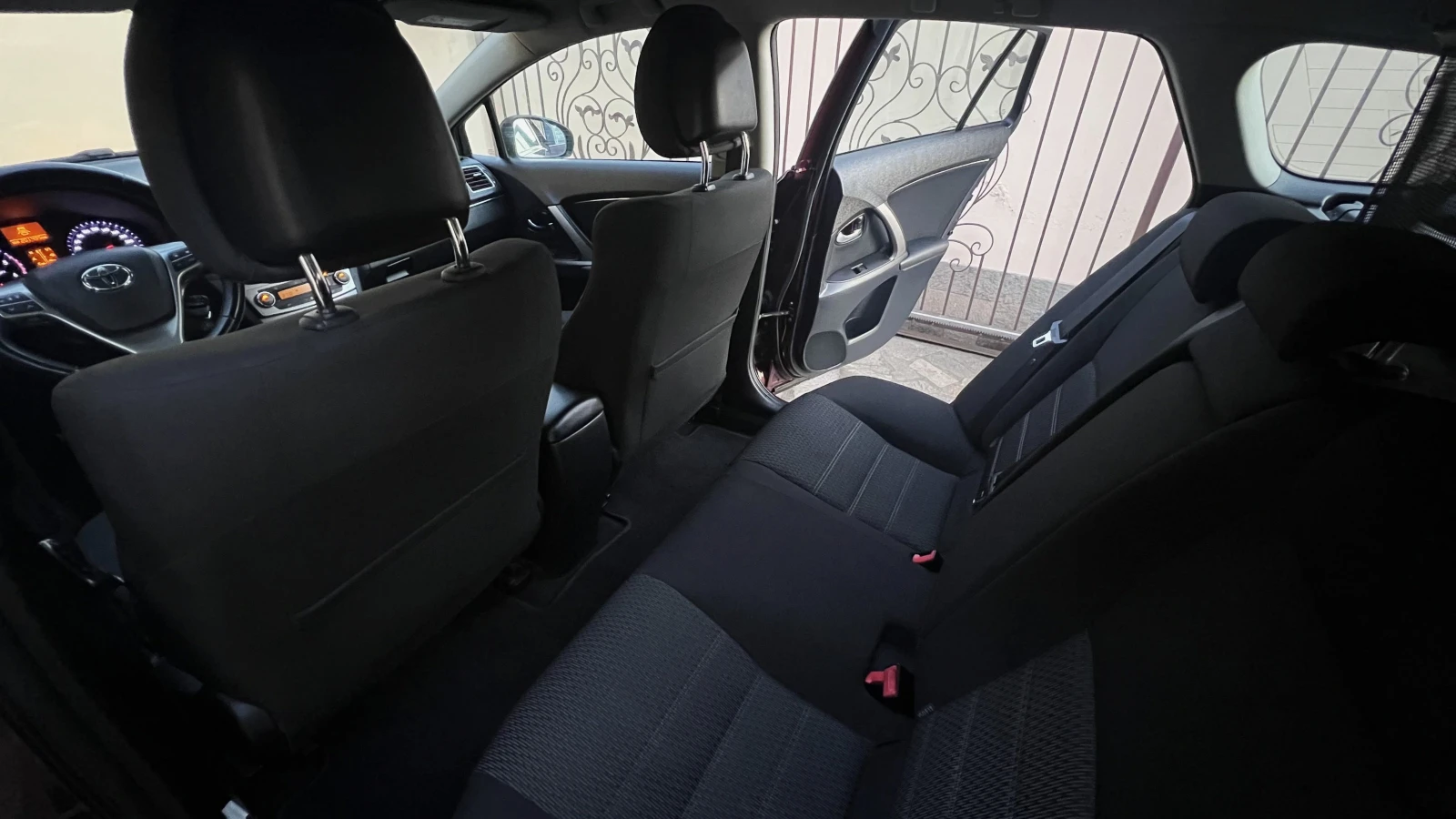 Toyota Avensis 2.2 D-4D  | Mobile.bg � ����������� 12