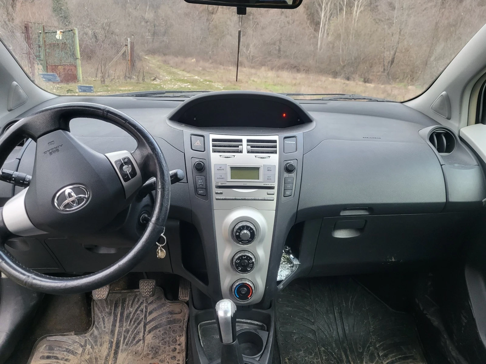 Toyota Yaris Toyota Yaris 1.0 i 16V (68 Hp) | Mobile.bg � ����������� 10