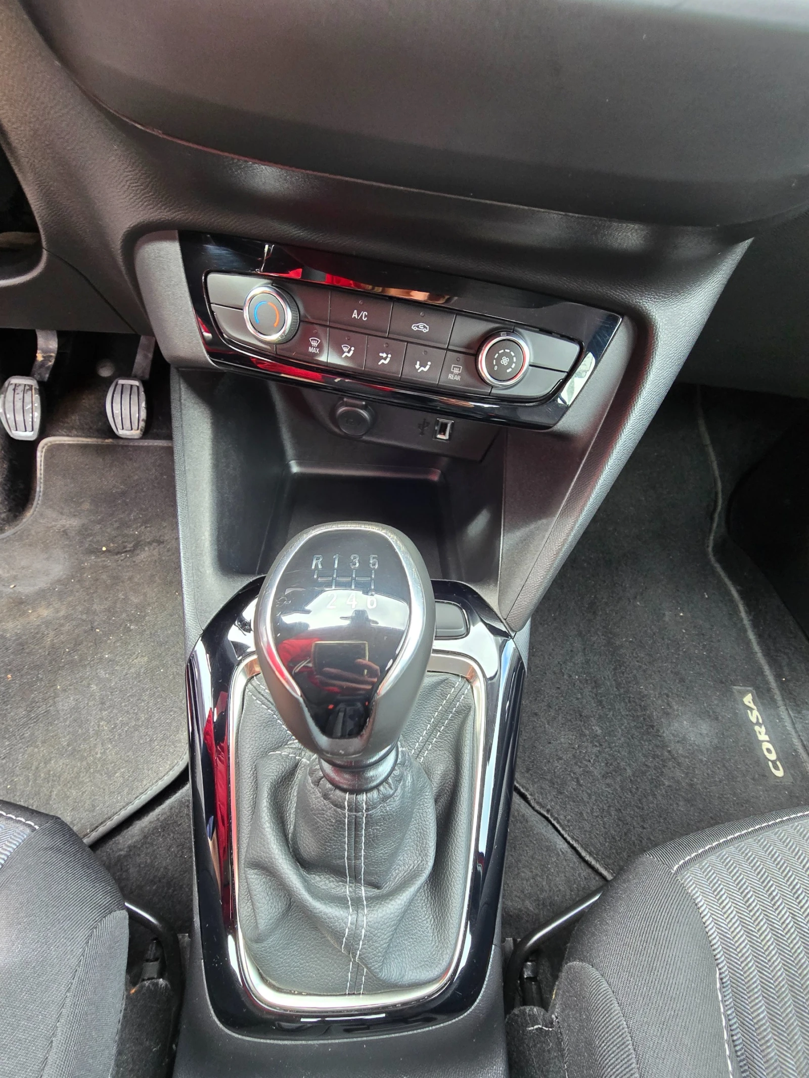 Opel Corsa 1.2, снимка 12 - Автомобили и джипове - 54010555