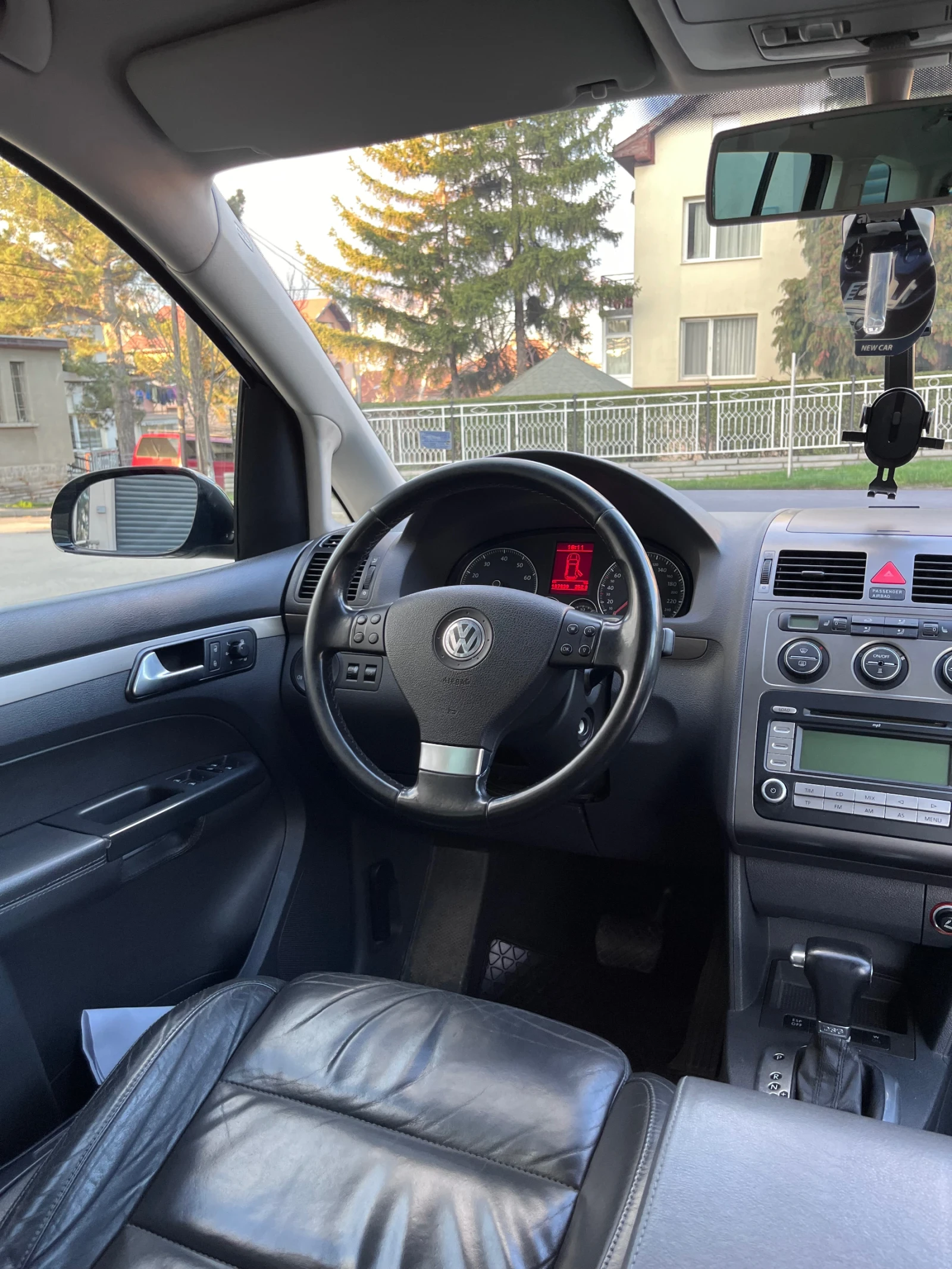 VW Touran Cross 1.4TSI 170-hp Automatic , снимка 12 - Автомобили и джипове - 54101262