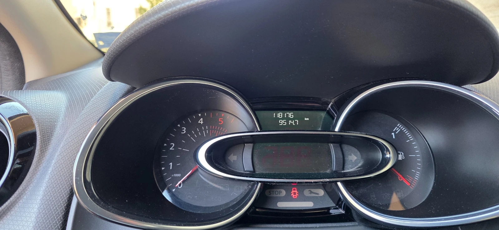 Renault Clio Grandtour, снимка 15 - Автомобили и джипове - 54306929