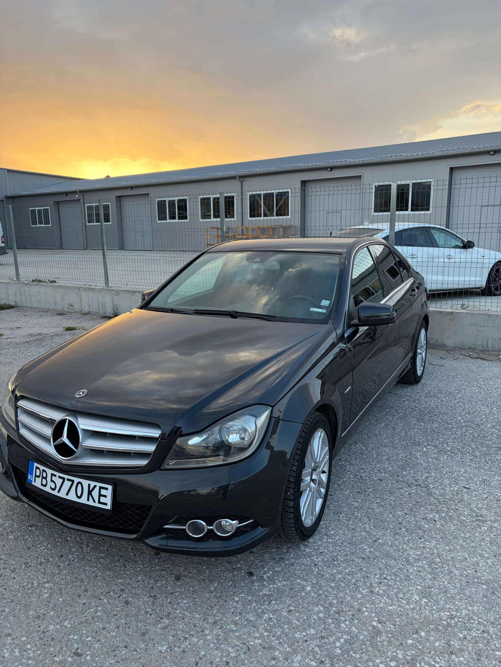 Mercedes-Benz C 200, снимка 2 - Автомобили и джипове - 54555708