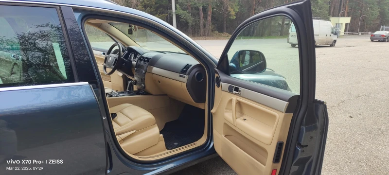 VW Touareg 3.0 TDI V6, снимка 9 - Автомобили и джипове - 52597292