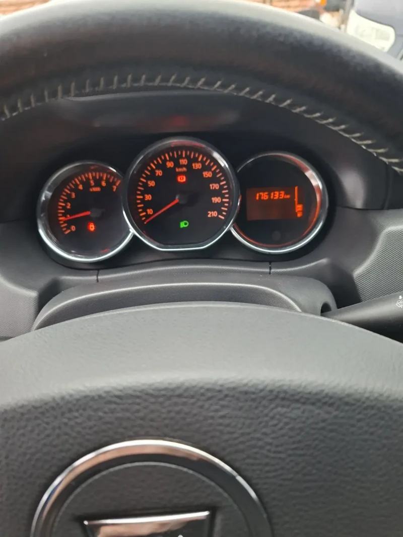 Dacia Duster 1.6I GPL NAVI, снимка 9 - Автомобили и джипове - 53357329