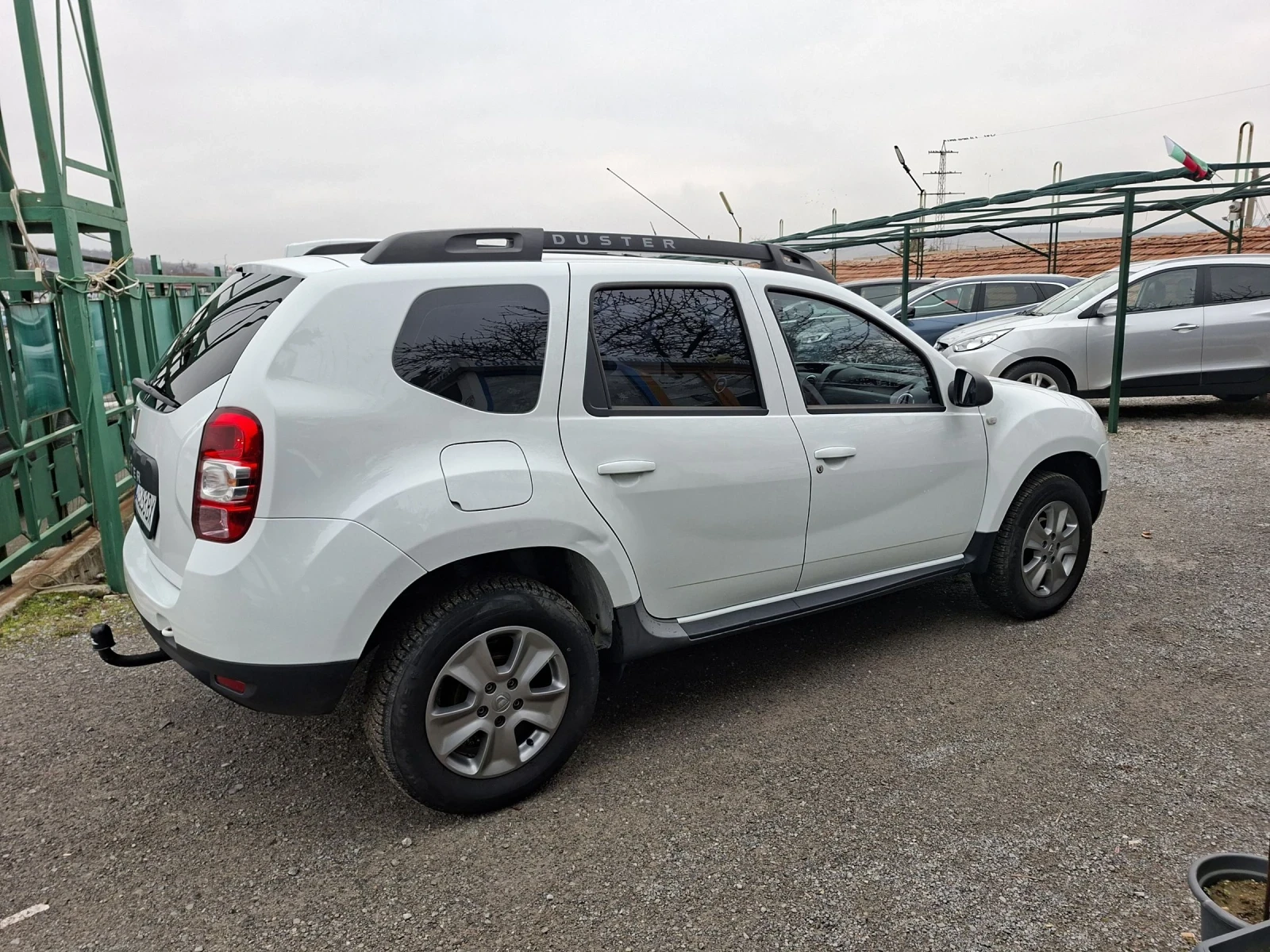 Dacia Duster 1.6I GPL NAVI - изображение 4