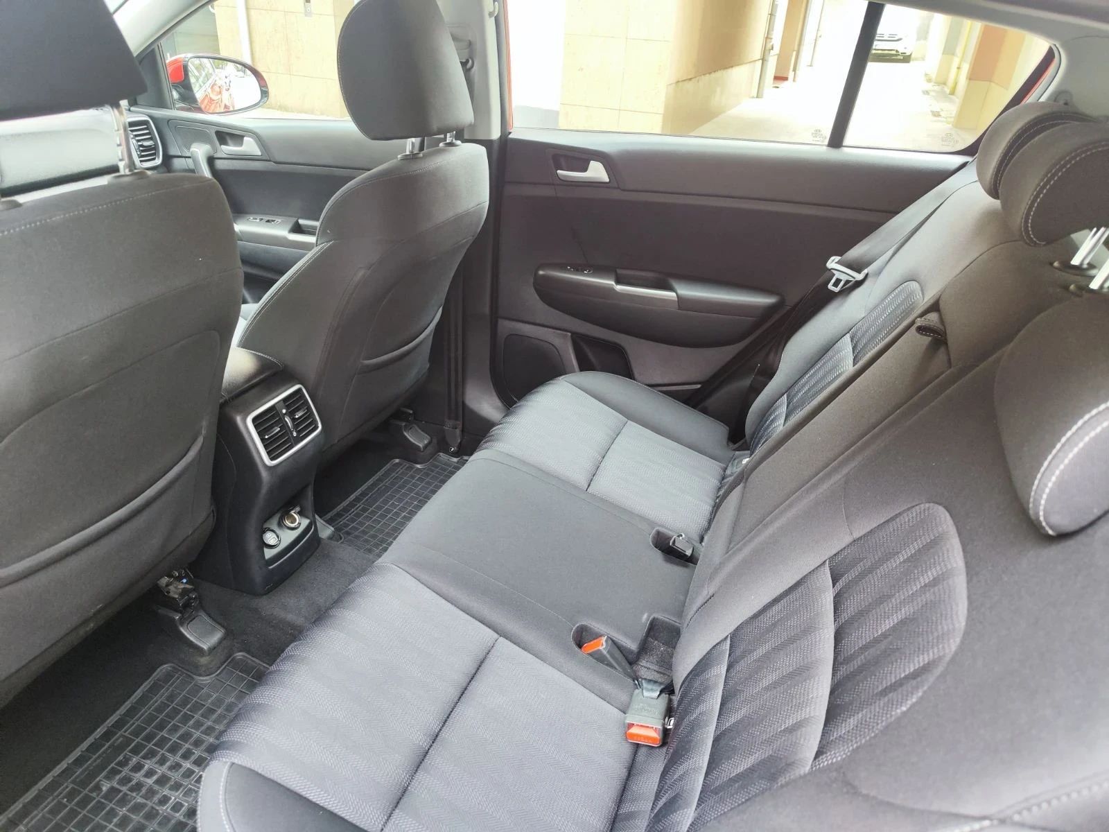 Kia Sportage, снимка 8 - Автомобили и джипове - 53565188