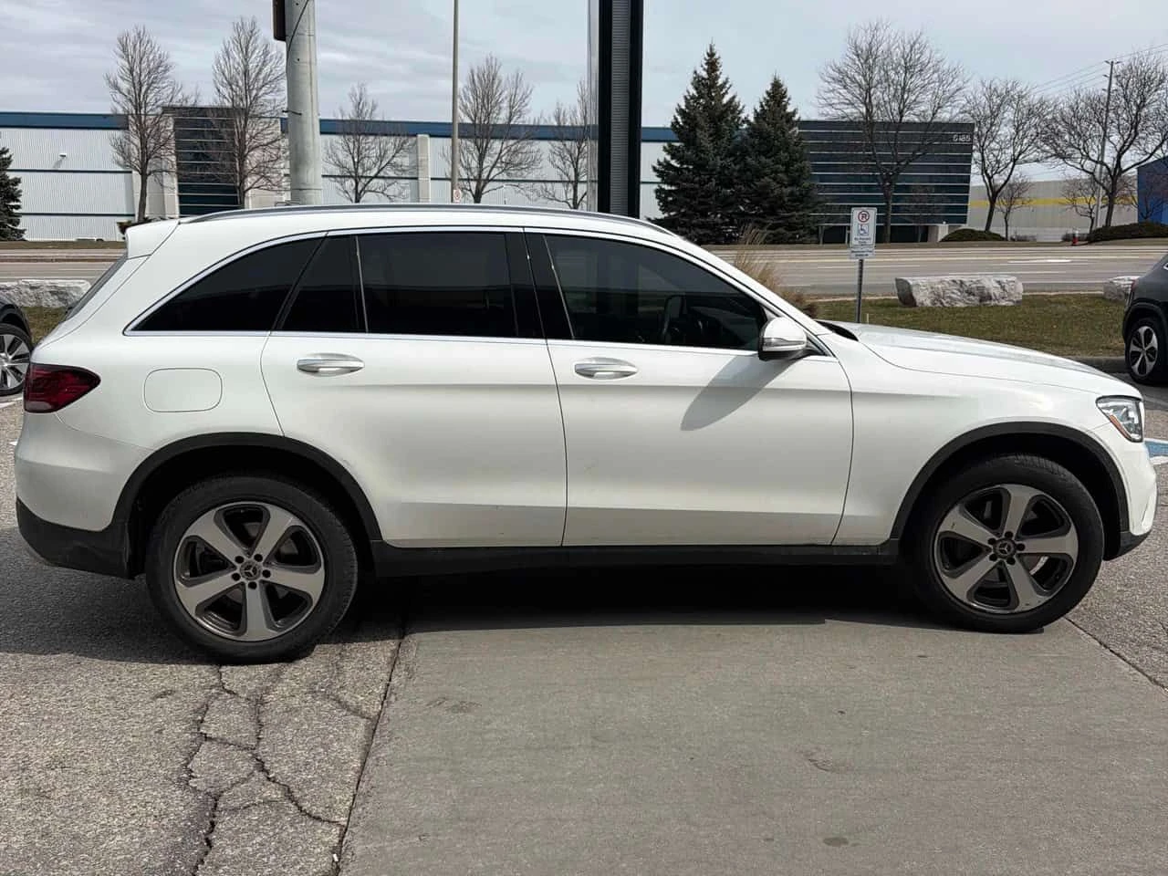 Mercedes-Benz GLC 300 ПАНОРАМА/ОТ ПРЕДСТАВИТЕЛСТВО НА MERCEDES, снимка 4 - Автомобили и джипове - 54232145