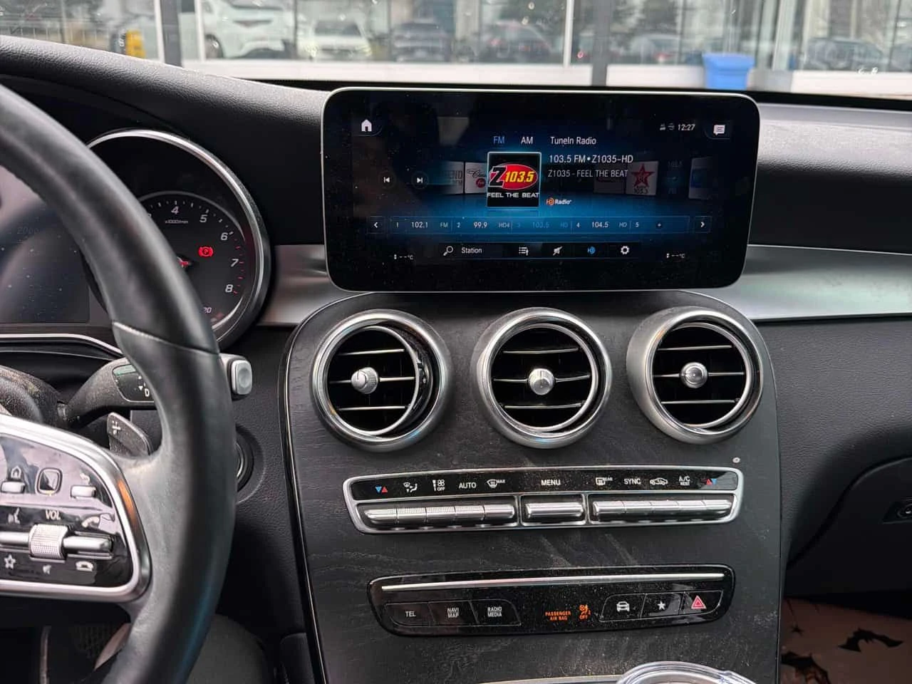 Mercedes-Benz GLC 300 ПАНОРАМА/ОТ ПРЕДСТАВИТЕЛСТВО НА MERCEDES, снимка 9 - Автомобили и джипове - 54232145