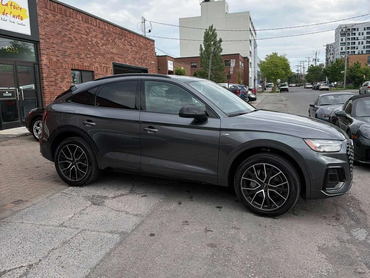 Audi Q5 * Technik * B&O * PANO * KEYLESS *  360 * CARFAX, снимка 3 - Автомобили и джипове - 54886008